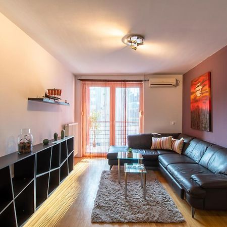 Flexible Selfcheckins 31 - Zagreb - Garage - Loggia - New Appartement Buitenkant foto