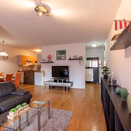 Flexible Selfcheckins 31 - Zagreb - Garage - Loggia - New Appartement Buitenkant foto