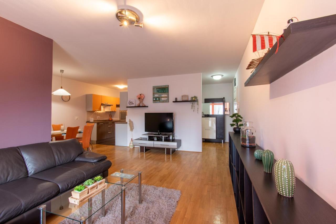 Flexible Selfcheckins 31 - Zagreb - Garage - Loggia - New Appartement Buitenkant foto