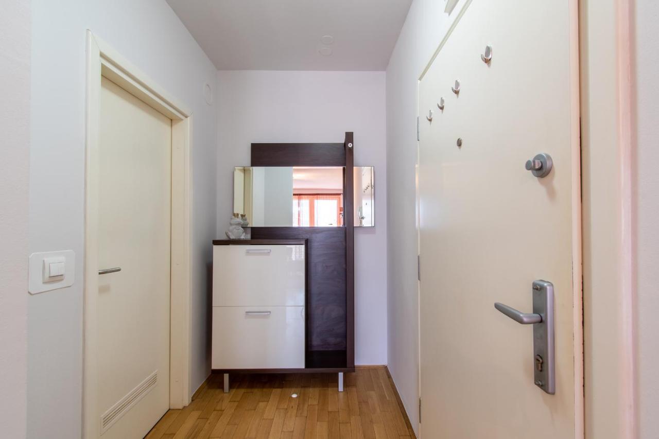 Flexible Selfcheckins 31 - Zagreb - Garage - Loggia - New Appartement Buitenkant foto